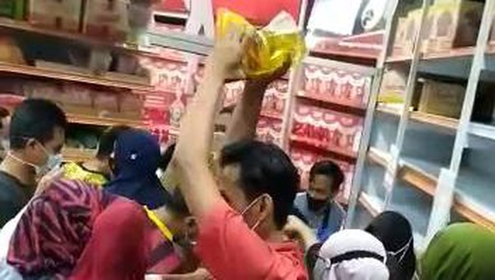 Rebutan minyak goreng Bojonegoro