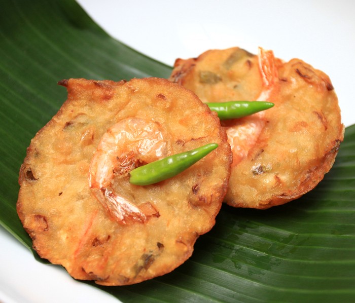 Indonesian Vegetable Fritters, locally known as bakwan sayur or gorengan sayur.