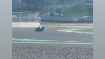 Maverick Vinales memajang aksinya membalap di hari terakhir pra musim, di mana suhu mencapai 30 derajat Celcius. Foto: Instagram
