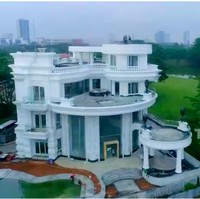 Tung Desem akan menempati sebuah rumah baru yang berlokasi di kawasan elite di Tangerang. Saat ini, rumah megah berbentuk istana itu sedang dalam tahap akhir pembangunan. (Foto: YouTube/Trans TV Official)