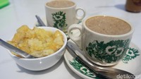 Rasanya cocok-cocok saja kok. Agar sarapan makin sedap,jangan lupa pesan secangkir kopi susu dijamin sarapan traveler di Singkawang akan makin sempurna. Seporsi bubur gunting plus secangkir kopi susu harganya Rp 20 ribuan saja. (Wahyu Setyo Widodo/detikTravel)