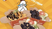 Bisnis kuliner chef Arnold, Gaaram juga menawarkan versi rice box yang menggugah selera. Pilihannya ada Nasi Jeruk Ayam Batu Bara & Kulit, Nasi Campur ala Gaaram, Nasi Ayam Crispy Mentai, dan Nasi Plant-Based Nugget. Harganya mulai dari Rp 30-40 ribuan. Gaaram ada di Tangerang, Jakata, hingga Bekasi. Foto: gaaram.id 