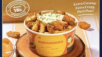Rice bowl favorit banyak orang, Mangkokku mudah ditemui di berbagai lokasi. Pilihan menunya juga beragam, termasuk rice bowl berlauk nugget Kanzler seharga Rp 38 ribu ini. Lalu ada juga lauk fried chicken sambal ijo, beef onion sauce, endog burger slice mayo, hingga fried chicken dengan sambal korek bawang. Foto: mangkokku_id