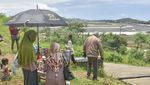 Sensasi Nonton Tes MotoGP dari Bukit, Ada Kacang Rebus dan Pop Mie