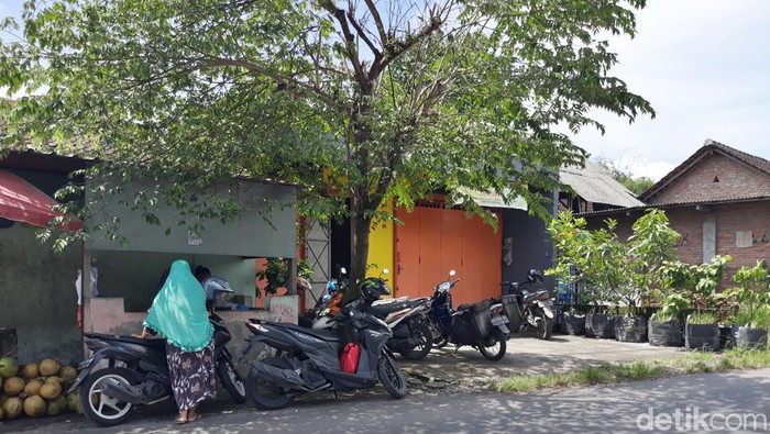 Suasana rumah terduga teroris asal Sukoharjo, Senin (14/2/2022).