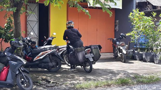 Suasana rumah terduga teroris asal Sukoharjo, Senin (14/2/2022).