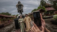 Itu setelah jalur darat Tol Serang-Panimbang Seksi I dibuka oleh Presiden Joko Widodo. Makanya, cukup 2.5 jam saja perjalanan dari Jakarta ke Tanjung Lesung. (ANTARA FOTO/Muhammad Bagus Khoirunas)
