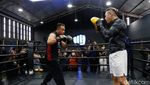 Adu Pukul Singkat Hotman Paris Vs Vicky Prasetyo