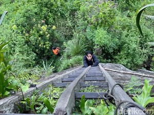 Dusun Terisolasi di Atas Bukit, Warga di Pinrang Bertaruh Nyawa di Tebing