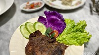 Selain itu, ada juga menu Lidah Goreng Jamilah yang menggunakan nama istrinya. Teksturnya empuk dan bumbu ungkepnya meresap. Foto: detikcom/Riska Fitria