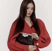 Wanita kelahiran 12 September 1997 itu debut sebagai vokalis Legal High, grup jebolan acara survival The Next Top Bang. Sayangnya, grup tersebut berhenti promosi. Yiyang akhirnya mencoba peruntungannya di acara survival Produce Camp pada 2020. Foto: dok. Instagram @lt_xuyiyang