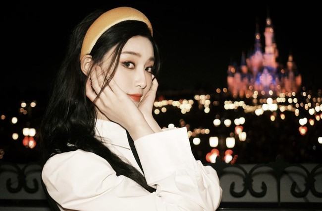 Hingga kini, wanita 24 tahun itu fokus berakting. Xu Yiyang dipasangkan dengan aktor Chen You Wei dalam drama romantis Timeless Love sebagai pemeran utama. Foto: dok. Instagram @lt_xuyiyang