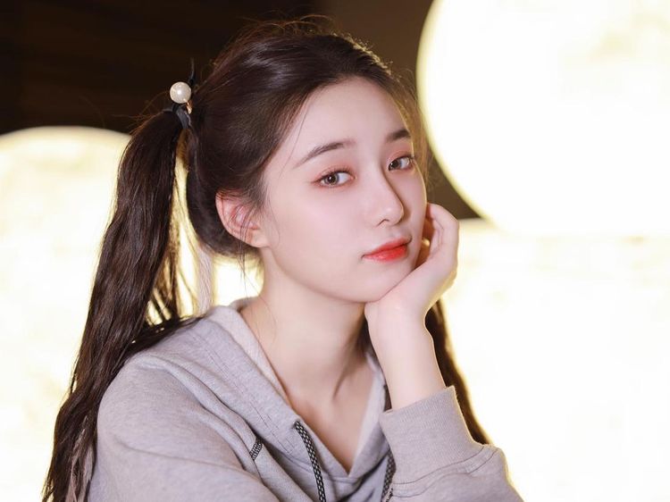 Pesona Xu Yiyang, Penyanyi China Mantan SMROOKIES