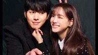Tampak Ahn Hyo Seop dan Kim Se Jeong memamerkan foto gemas. Foto: (dok. ist)