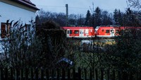 Polisi di Munich menyebut, jalur di wilayah Bavaria Jerman telah ditutup dengan layanan bus pengganti kereta api.