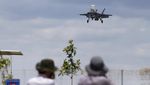 Aksi Akrobatik Pesawat di Singapore Airshow