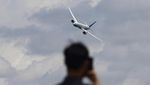 Aksi Akrobatik Pesawat di Singapore Airshow