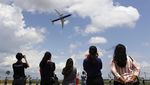 Aksi Akrobatik Pesawat di Singapore Airshow
