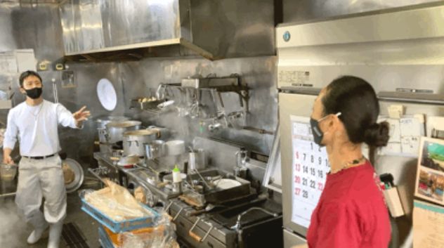 Aksi Chef Heboh Lempar Ramen
