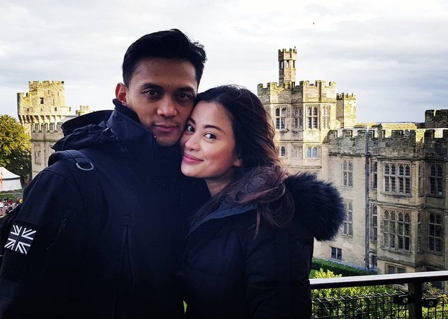 Anggia Yulia Angely atau yang lebih dikenal sebagai Angie Virgin dipersuntung oleh seorang polisi Inggris. Setelah menikah, ia pun menetap di sana. Di London, wanita 37 tahun tersebut disibukkan dengan mengurus dua anaknya.Foto: Instagram