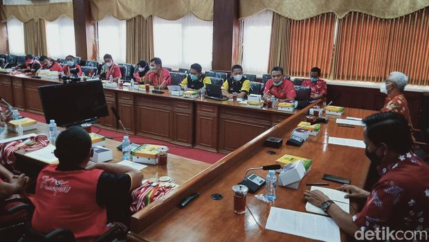 Atlet paralympic dan NPC Klaten mendatangi Pemkab Klaten, Selasa (15/2/2022).