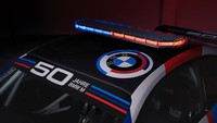 Untuk perannya sebagai Safety Car MotoGP™, BMW M2 CS Racing hanya membutuhkan modifikasi di beberapa bagian, antara lain penambahan light bar. Foto: BMW