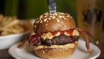 10 Burger Ini Punya Isian Aneh yang Bikin Ragu untuk Melahapnya