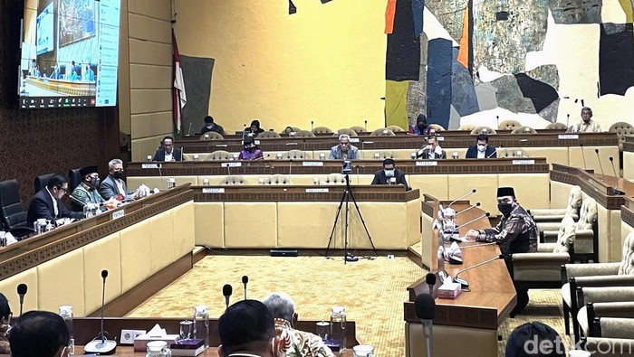 Calon Anggota KPU Jalani Uji Kelayakan dan Kepatutan

Komisi II DPR RI menggelar uji kelayakan dan kepatutan terhadap calon anggota KPU RI dan Bawaslu RI periode 2022-2027. Salah satunya adalah Moch Afifuddin.
