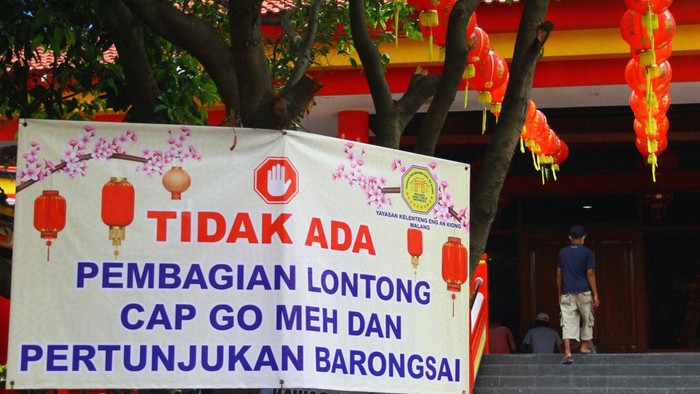 Klenteng En Ang Kiong, Malang, Jawa Timur, meniadakan perayaan Cap Go Meh. Hal itu dilakukan usai kasus COVID-19 di kawasan itu melonjak dalam sepekan terakhir.