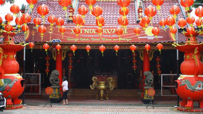 Corona Melonjak, Perayaan Cap Go Meh di Klenteng Malang Ditiadakan Klenteng En Ang Kiong, Malang, Jawa Timur, meniadakan perayaan Cap Go Meh. Hal itu dilakukan usai kasus COVID-19 di kawasan itu melonjak dalam sepekan terakhir.