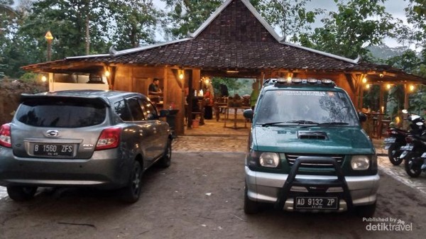 Potret Ploso Cafe Watu Wayang, Destinasi Wisata Kuliner di Karanganyar