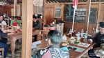 Potret Ploso Cafe Watu Wayang, Destinasi Wisata Kuliner di Karanganyar