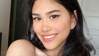 Jefri Nichol kini dikabarkan telah memiliki kekasih baru. Keduanya tampak mesra saat berfoto pada perayaan ulang tahun Belleza akhir tahun 2021 lalu. Foto: Instagram/belleza_17