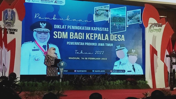 Gubernur Khofifah Indar Parawansa