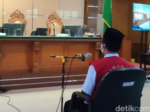 Penjelasan Hakim soal Gugurkan Denda Rp 500 Juta Herry Wirawan