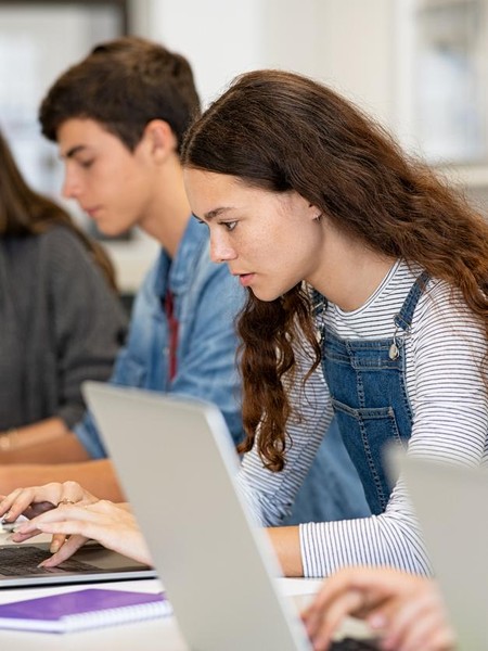 Vina Muliana Ungkap 3 Hal Penting agar Gen Z Tak Bingung Menentukan Masa Depan