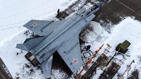 Sementara itu, Rusia sebelumnya dilaporkan telah menggelar latihan militer besar-besaran di tengah isu rencana Negeri Beruang Merah menginvasi Ukraina. Russian Defense Ministry Press Service via AP.