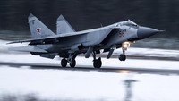 Tak sendiri, latihan militer besar-besaran yang dilakukan Rusia beberapa waktu lalu turut mengajak serta Belarusia. Russian Defense Ministry Press Service via AP.