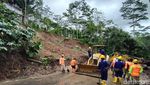 Jalan Terputus dan Listrik Padam Gegara Longsor di Temanggung