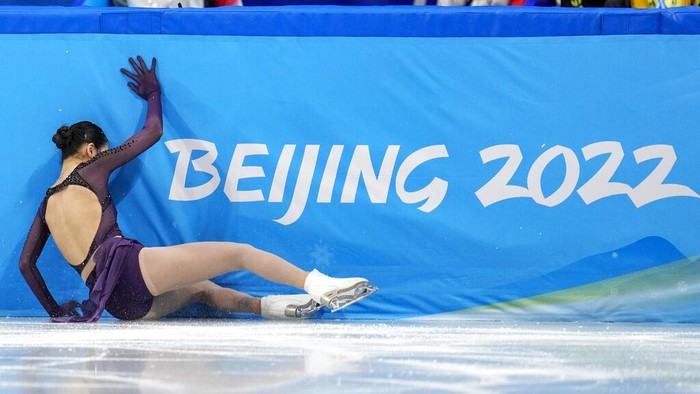 Zhu Yi, of China, falls in the womens short program team figure skating competition at the 2022 Winter Olympics, Sunday, Feb. 6, 2022, in Beijing. (AP Photo/Natacha Pisarenko)
