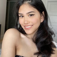 Tepat di hari Valentine, Jefri Nichol mengungkap hubungannya dengan seorang wanita bernama Belleza. Dia mengunggah foto mesra keduanya saat photobox. Foto: dok Instagram @bellezaa_17