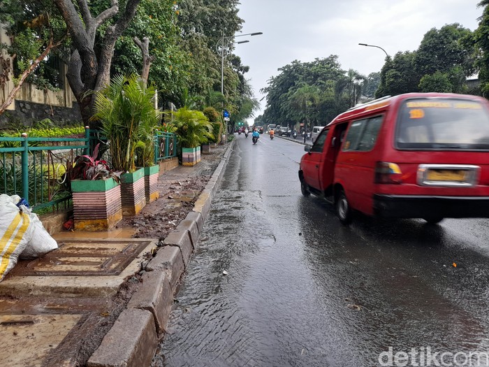 Jl TB Simatupang, Jakarta Timur, 15 Februari 2022. Galian PLN sudah selesai. (Marteen Ronaldo Pakpahan/detikcom)