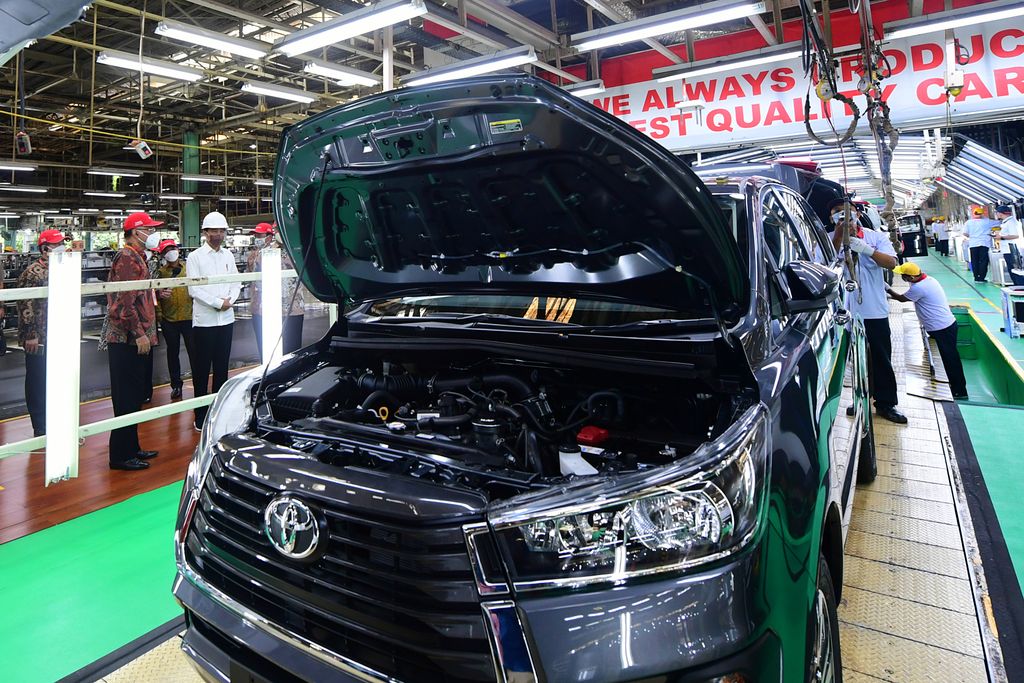 Presiden Joko Widodo kunjungi Pabrik Karawang Plant 1 TMMIN, sekaligus melepas Toyota Fortuner untuk diekspor ke berbagai negara termasuk Australia.
