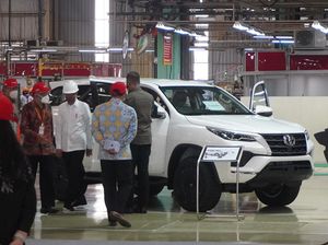 Jokowi Lepas Toyota Fortuner Produksi Karawang ke Australia
