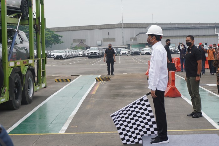 Jokowi Resmikan Ekspor Mobil Perdana ke Australia