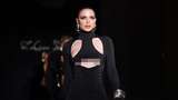 Putus dari Kanye West, Julia Fox Berlenggang di New York Fashion Week