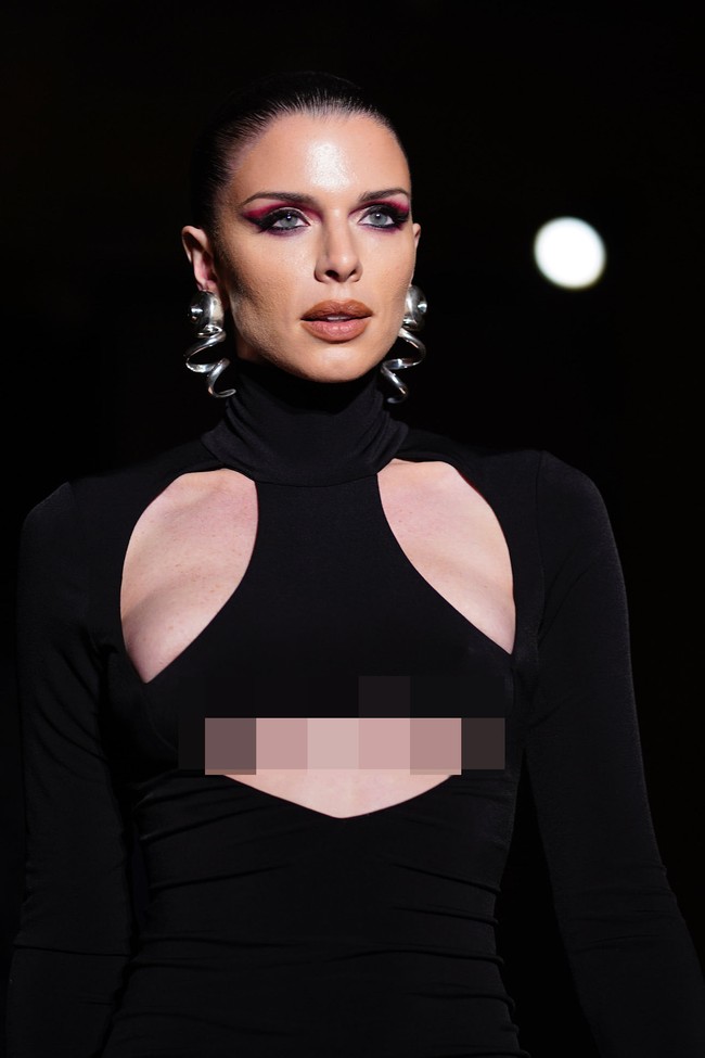 Ia tak menampik bahwa jalinan asmaranya dengan Kanye West berakhir. Aku cinta Kanye. Kami tetap berteman baik dan aku berharap hanya yang terbaik untuknya, kata Julia Fox seperti dikutip Associated Press. (Foto: Charles Sykes/Invision/AP)