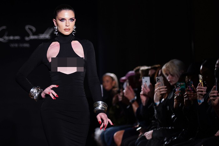 Julia Fox di New York Fashion Week Julia Fox di New York Fashion Week