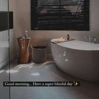 Estetik banget, begini penampakan kamar mandi di rumah Nana Mirdad. Tidak diisi dengan terlalu banyak barang, kamar mandi milik Nana Mirdad itu terlihat simple dan nyaman. Di dekat jendela kamar mandi terdapat sebuah bathtub berwarna putih yang Instagrammable banget. Foto: Instagram