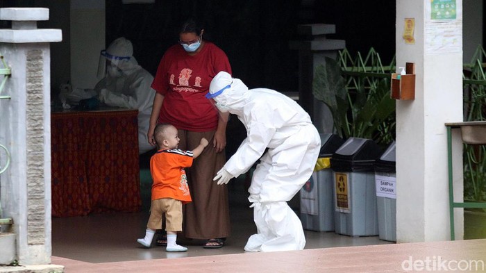 Kasus Corona DKI Naik, 45 Pasien COVID Diisolasi di Graha Wisata TMII Jakarta jadi salah satu daerah yang mencatatkan kenaikan kasus COVID-19. Sebanyak 45 pasien COVID-19 tanpa gejala pun kini diisolasi di Graha Wisata TMII.